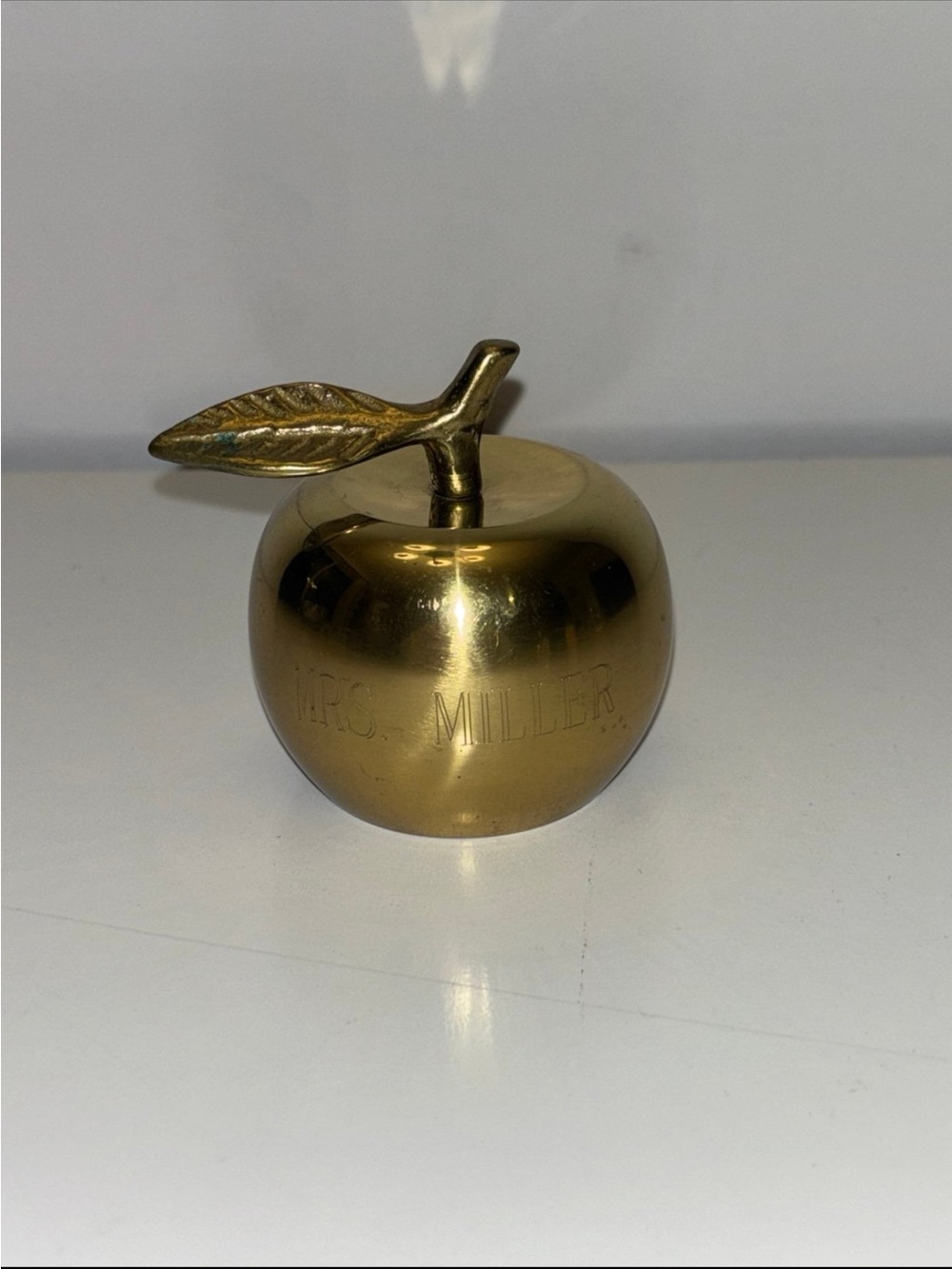 Vintage embossed brass planter - Picture 2 of 8